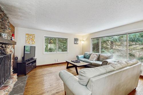 Rhododendron House | Azalea Breeze