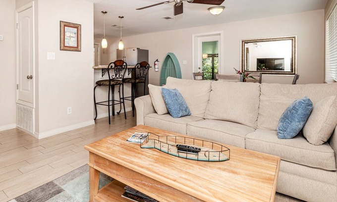 Biloxi Cottage | Azalea Cottage - 3 blocks to beach & downtown! Ocean Springs perfect location!
