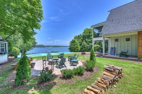Lake Norman of Catawba House | Azalea Retreat - The Cottage by AvantStay Pool