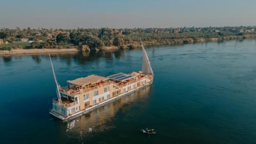 Esna Boat Rental | Azhar Dahabiya luxury suites