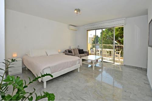 Saint-Laurent-du-Var Apartment | Azur 3000