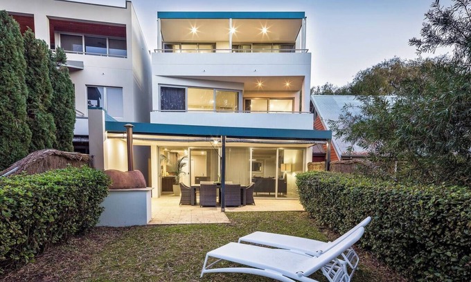 Marybrook House | Azure Beachside Resort Escape for Groups