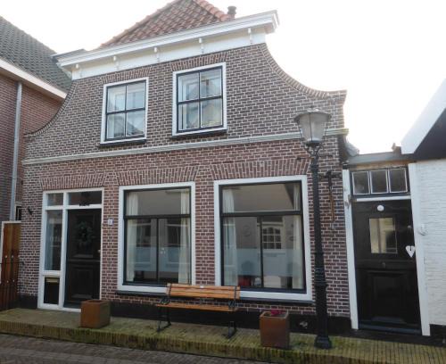 Den Burg Bed & Breakfast | B&B Bureau Warmoesstraat