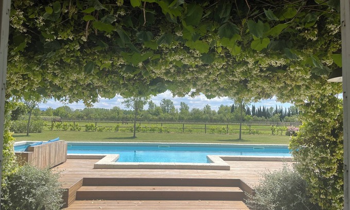 Le Thor Bed & Breakfast | B&b la chambre du Haras