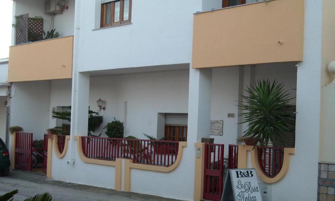 Castro Marina Bed & Breakfast | B&B La Rosa Antica