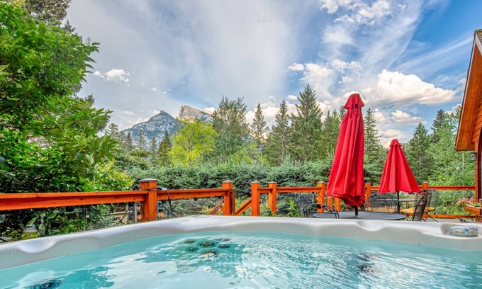 Banff Bed & Breakfast | B&B on Mountain Lane - Private Suite & Hot Tub