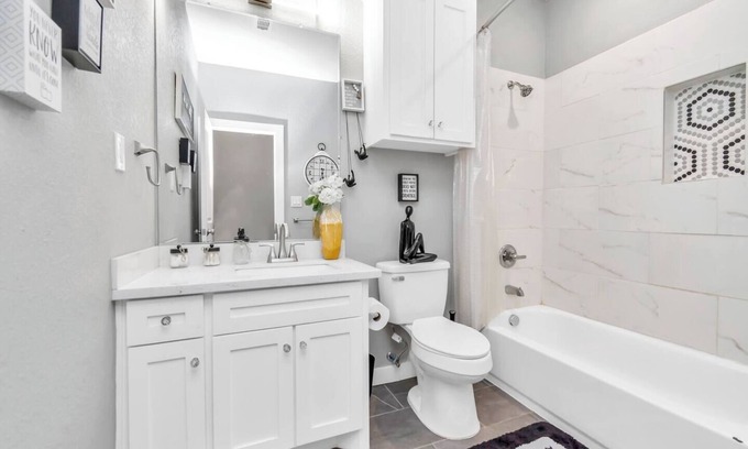 Northside Apartment | B-Inspired as you enjoy your stay in the wonderful Houston Area.