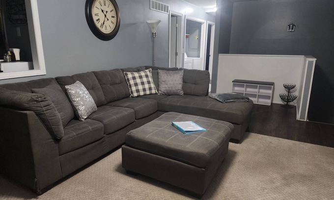 Johnson County House | B&S Creekside Retreat Lodging