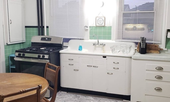 Bloomington Apartment | B-town King and Queen