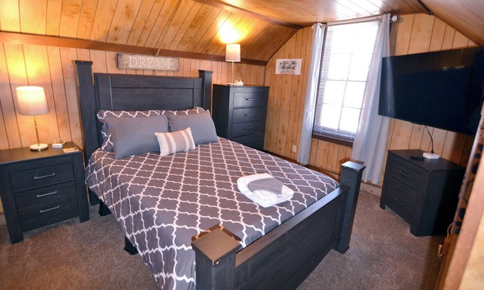 Bloomington Apartment | B-town Treetops