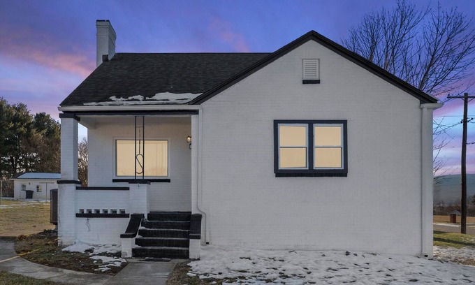 Shenandoah Cottage | B & W Cottage - Near Gem park