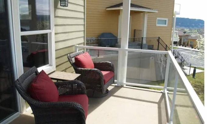 Quincy House | B50-Condo near pool & Gorge shuttle