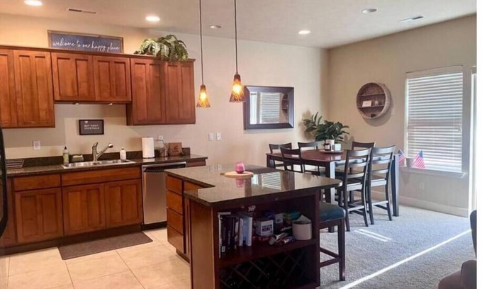 Quincy House | B67-Unit by pool & Gorge shuttle