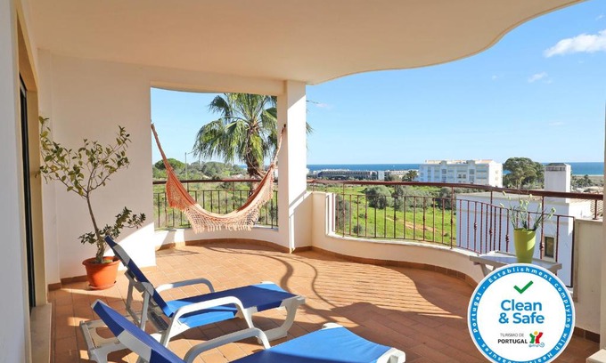 Albardeira Apartment | B80 - Gideon Albasol 2 Apartment in Lagos