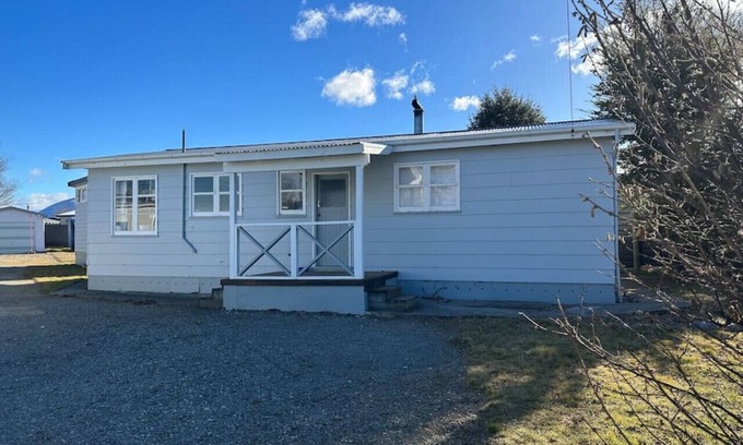 Twizel House | Bach Bliss, Twizel. Free Wifi.