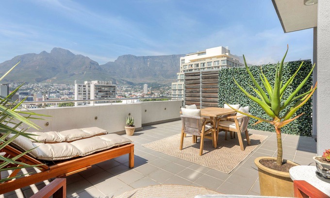 Cape Town City Centre Apartment | Backup Powered Urban Oasis Balcony Apartment
