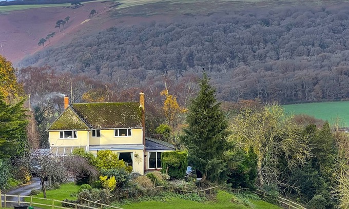 Minehead Cottage | Backwoods Annexe Tranquil Escape on the Edge of Minehead