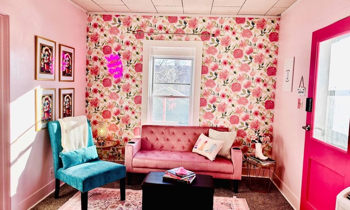 Russell Condo | Backwoods Barbie: 1 Bed/1Bath/Kitch/Deck/Grill/Laundry/Firepit-Up to 4pp-Pet Friendly