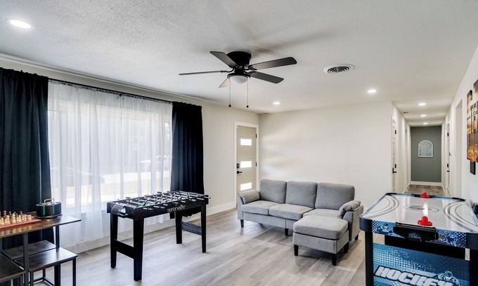 Midland House | Backyard & Game Room! Home in Heart of Midland