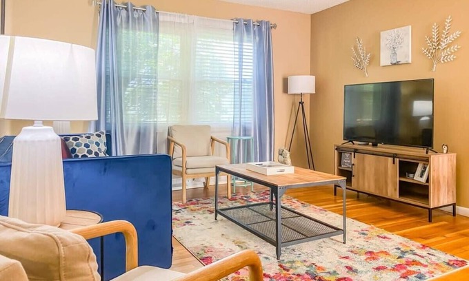 Madison House | Backyard Pool! Near Space Center- Mahan Splashdown