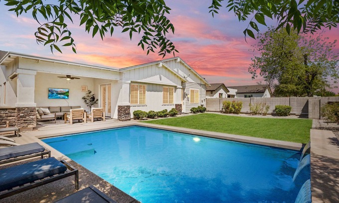 Camelback East Villa | Backyard Resort Heated Pool Outdoor Kitchen