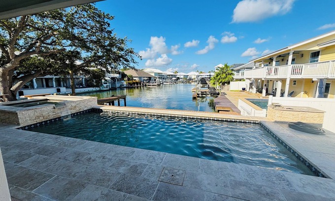 Key Allegro House | Bahama Cove! Newly remodeled one story Waterfront 3BRM/3BA home w/Pool and spa