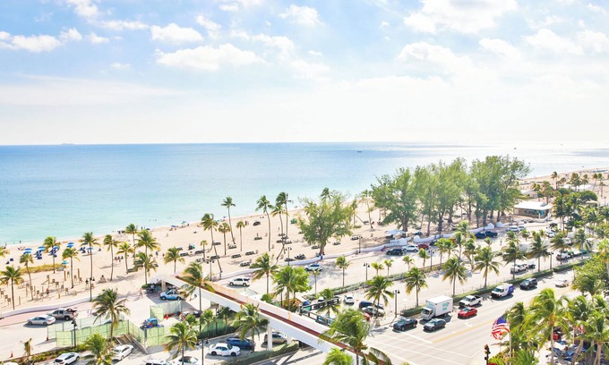 Central Beach Resort | Bahia Mar Ft. Lauderdale Beach- a DoubleTree by Hilton Hotel