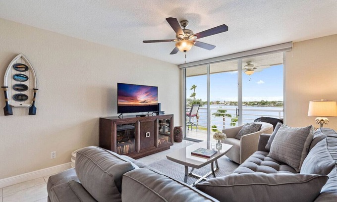 St. Petersburg Apartment | Bahia Vista 8-411| 2BD| 2BA