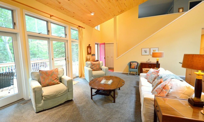 Norton Shores House | Bailey's Beach Retreat | 3 Bed, 3 Bath