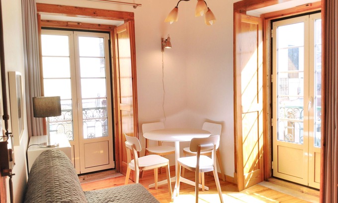 Misericordia House | Bairro Alto Corner Apartment