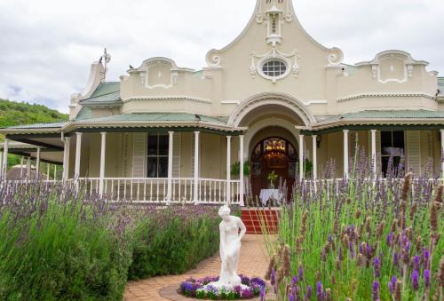 Oudtshoorn House | Bakenskraal Ostrich Palace