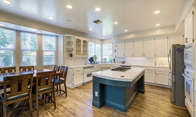 Greenacres House | Bakersfield Vacation Rental w/ Private Pool!