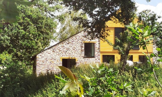 Saint-Gonlay Bed & Breakfast | Balades entre bois et rivières, Chambre à Brocéliande