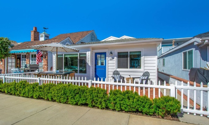 Balboa Island House | Balboa Island Getaway | Steps2Sand | Firepit | BBQ