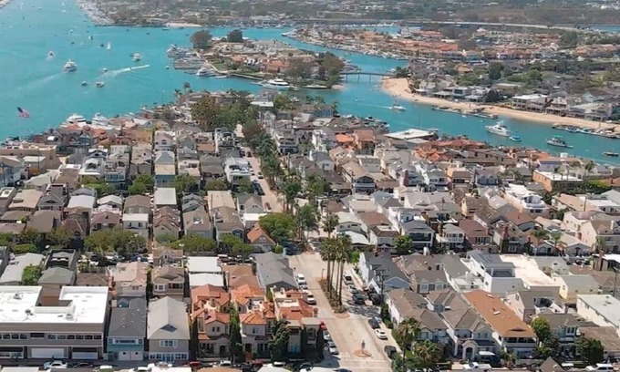 Balboa Island House | Balboa Island Retreat - a great location for a fun-filled vacation!