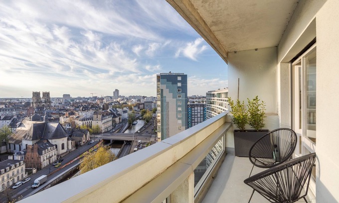 Bourg-l'Eveque Apartment | BALCON DU CANAL - Studio lumineux avec balcon au bord de la Vilaine et de l'hyper centre-ville