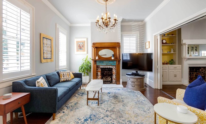 Savannah Victorian District House | Balcony, Garden & Grill: Historic Savannah Home!