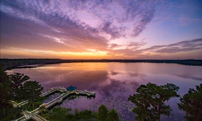 Florida Central Atlantic Coast Apartment | Balcony King Suite - Lake & Pool view