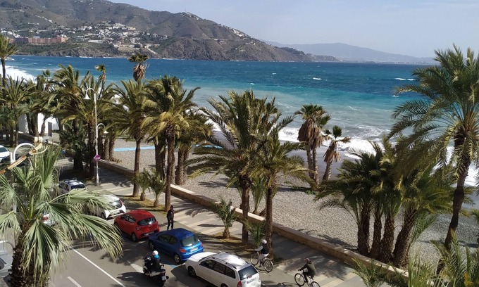 Velilla-Taramay Apartment | Balcony overlooking the sea.