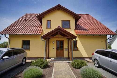 Thiessow Apartment | Balkon mit Meerblick, gratis Nutzung vom AHOI Erlebnisbad und Sauna in Sellin - Haus De niege Wech FeWo 04