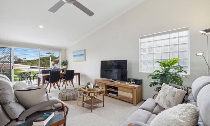 Sawtell House | Ballantrae 8 Family-Friendly Coastal Apartment with Ocean Views