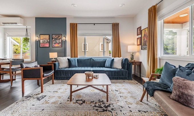 Ballard House | Ballard Craftsman | Sleeps 10 | A/C, BBQ & Firepit