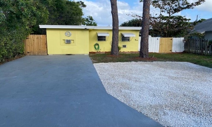 Lake Worth Corridor House | Banana Beach Resort