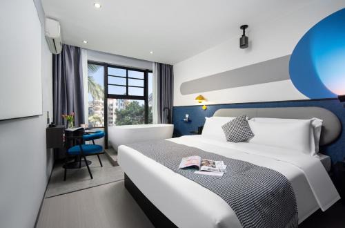 Tianhe Hotel | Banana Fun Hotel - Guangzhou East Railway Station Yantang Metro Station