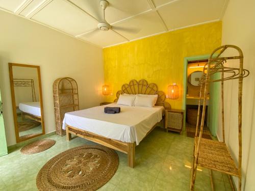 Pottuvil Division 2 House | Banana Surf House