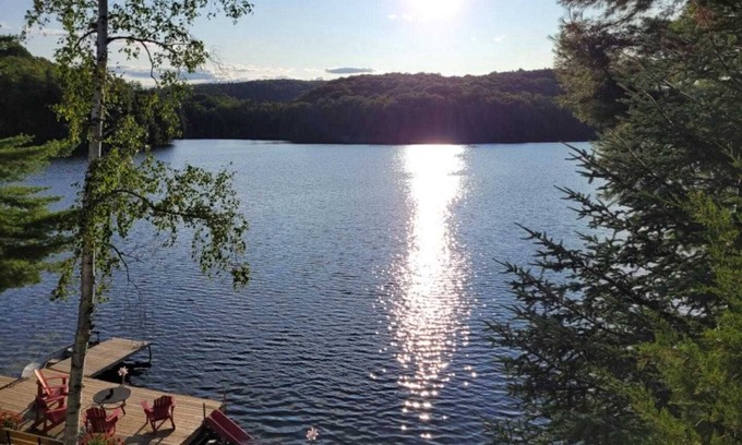 Faraday Cottage | Bancroft Lakefront Cottage with Breathtaking Sunsets!