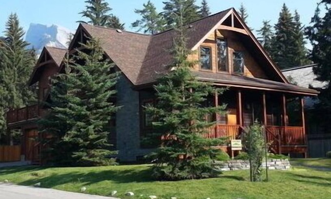 Banff House | Banff - A Den In The Mountains