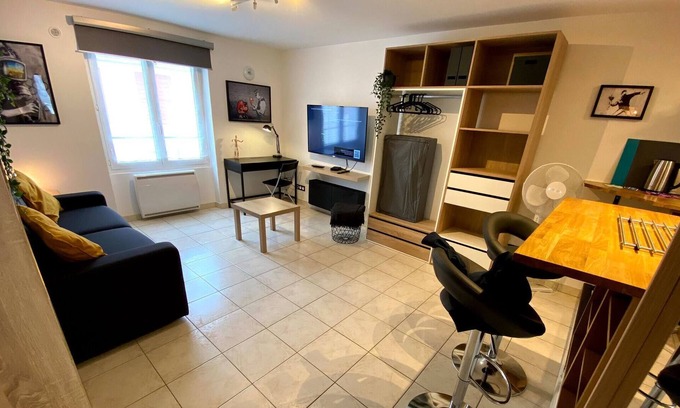 Montlhery Apartment | ☆ Banksy Super-comfort 5* 30' From Paris ☆