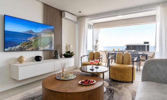 Bantry Bay Apartment | Bantry Alanda - Modern Apt in Bantry Bay with views