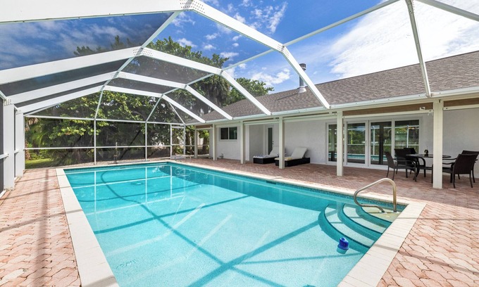 East Rocks House | Banyan Beach House on the west end in East Rocks neighborhood!